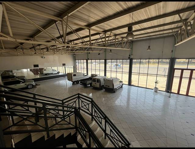 2,300M² SHOWROOM FOR SALE IN ANDERBOLT